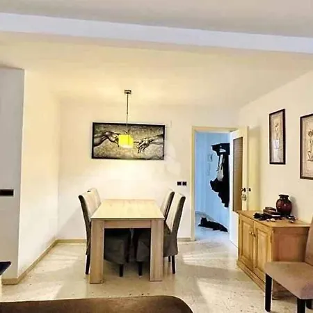 Centro, Cerca Del Mar. *